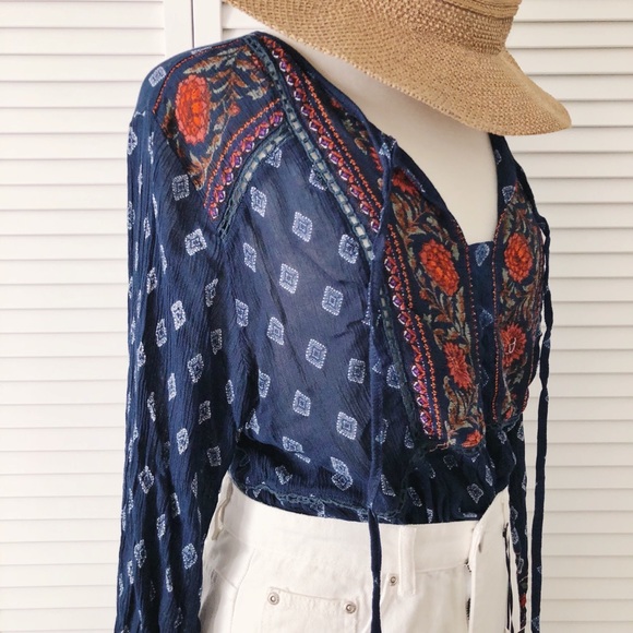 Tops - Floral Blouse 🌼